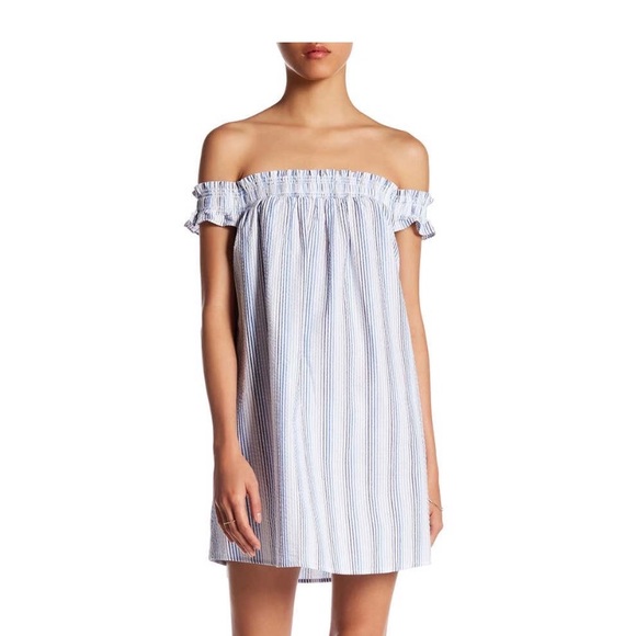Romeo & Juliet Couture Dresses & Skirts - LIKE NEW Romeo & Juliet Couture Seersucker Dress